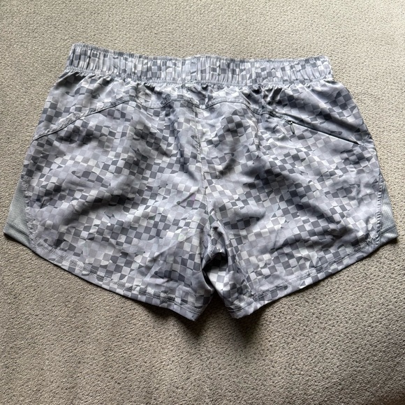 Athletic Gray Checkered Women's Shorts Core‎ Running Shorts Medium NWT - Picture 3 of 8